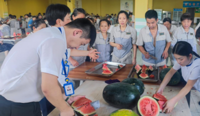 战高温，，，，，送清凉，，，，，爱心转达沁人心